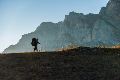 Rucking verbrandt twee keer zoveel calorieën als wandelen