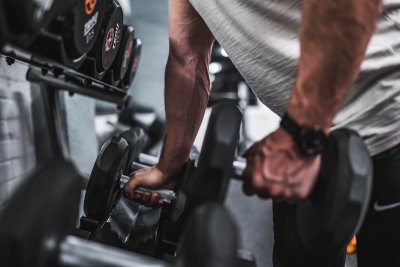 Krachttraining is de trend die bijna niemand serieus neemt